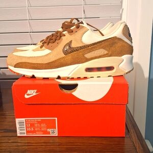 Nike AirMax 90. Like new. Worn once mens 10.5